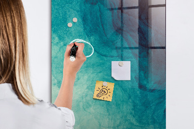 Pizarra magnética de pared con rotulador Un tablero colorido para fotos y notas.