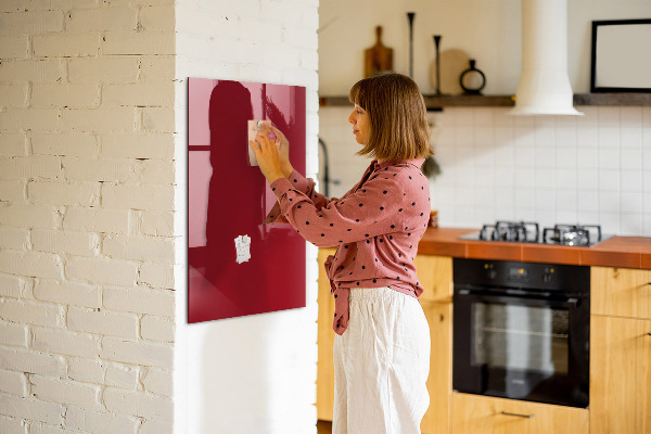 Pizarra magnética de pared con rotulador Un tablero colorido para notas y fotos.