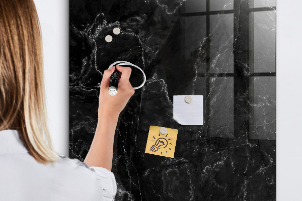 Pizarra borrable de cristal con imanes Un elegante tablero para notas y fotos.