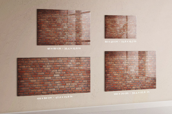 Pizarra borrable de cristal con imanes Un tablero de notas en una pared de ladrillos.