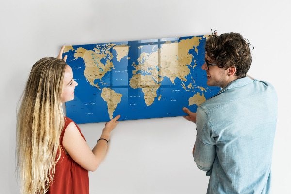 Pizarra borrable de cristal con imanes Mapa del mundo con lugares para marcar.