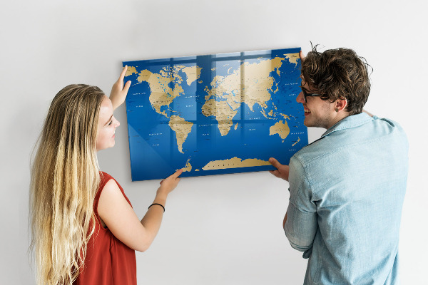 Pizarra borrable de cristal con imanes Mapa del mundo con lugares para marcar.