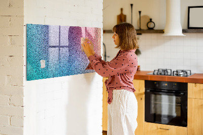 Pizarra magnética de pared con rotulador Un tablero colorido para notas y fotos.