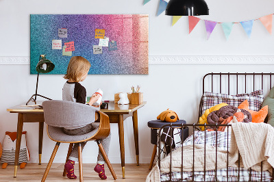 Pizarra magnética de pared con rotulador Un tablero colorido para notas y fotos.