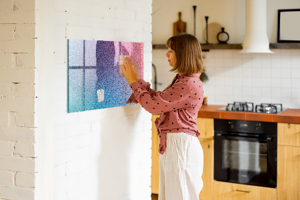 Pizarra magnética de pared con rotulador Un tablero colorido para notas y fotos.