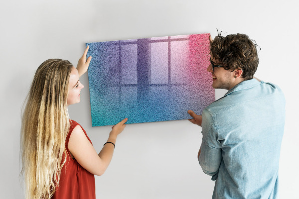 Pizarra magnética de pared con rotulador Un tablero colorido para notas y fotos.