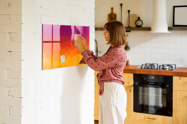 Pizarra magnética de pared con rotulador Un tablero colorido para notas y fotos.