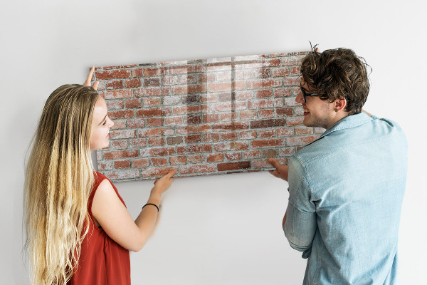 Pizarra borrable de cristal con imanes Tablero de fotos en una pared de ladrillos