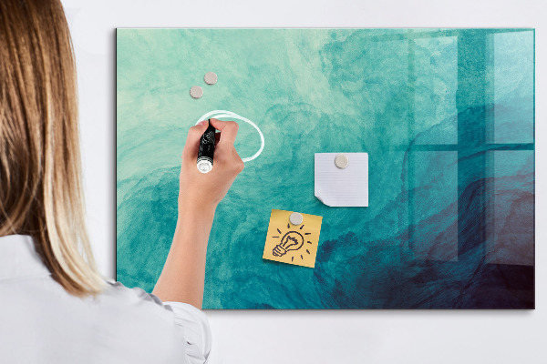 Pizarra magnética de pared con rotulador Un tablero colorido para notas y fotos.