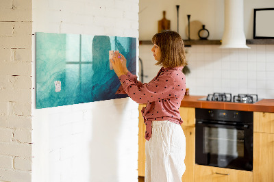 Pizarra magnética de pared con rotulador Un tablero colorido para notas y fotos.