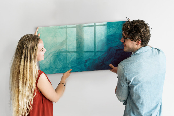 Pizarra magnética de pared con rotulador Un tablero colorido para notas y fotos.