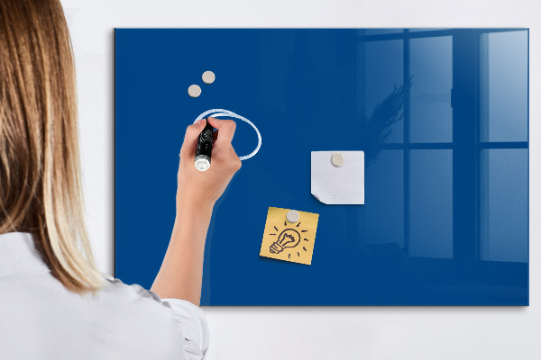 Pizarra magnética de pared con rotulador Un práctico tablero para notas y fotos.