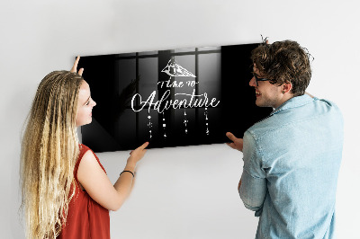 Pizarra magnética de pared con rotulador Un elegante tablero para presentar recuerdos.