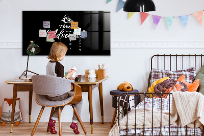 Pizarra magnética de pared con rotulador Un elegante tablero para presentar recuerdos.