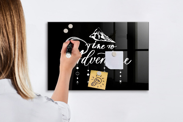 Pizarra magnética de pared con rotulador Un elegante tablero para presentar recuerdos.