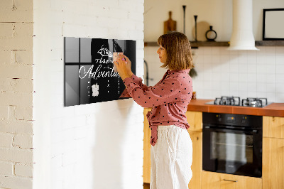 Pizarra magnética de pared con rotulador Un elegante tablero para presentar recuerdos.