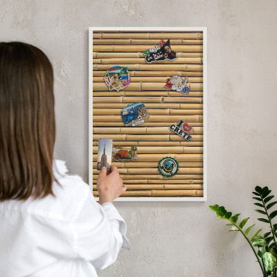 Tablero magnético de pared para imanes con marco blanco Patrón de bambú