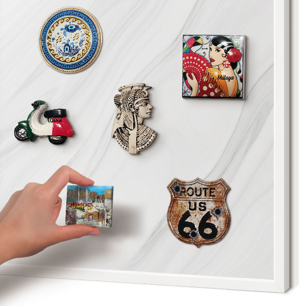 Tablero magnético metálico para souvenirs en color blanco Mármol sutil