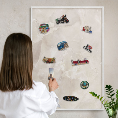 Tablero magnético metálico para souvenirs en color blanco Mármol beige