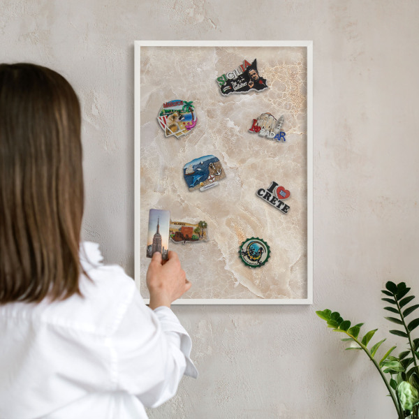 Tablero magnético metálico para souvenirs en color blanco Mármol color crema