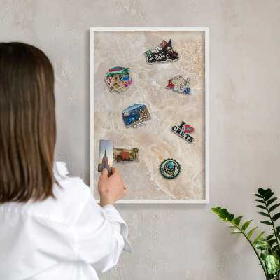 Tablero magnético metálico para souvenirs en color blanco Mármol color crema