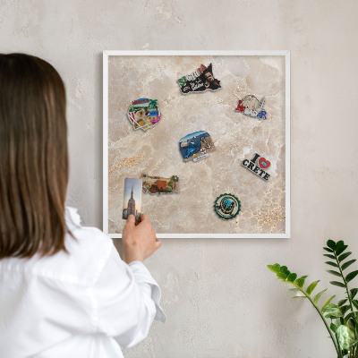 Tablero magnético metálico para souvenirs en color blanco Mármol color crema