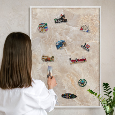 Tablero magnético metálico para souvenirs en color blanco Mármol color crema