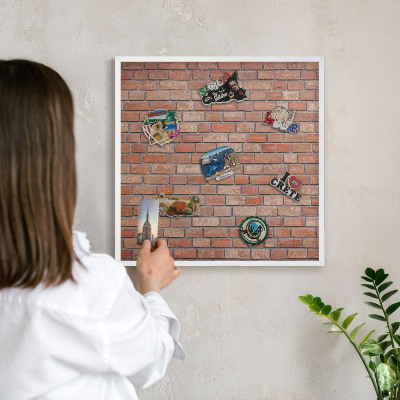 Tablero magnético metálico para souvenirs en color blanco Muro de ladrillo