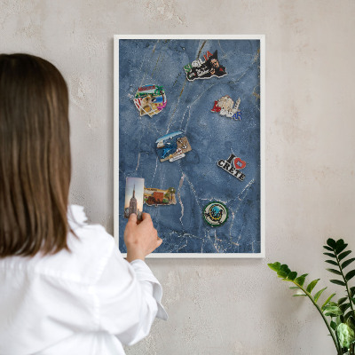Tablero magnético metálico para souvenirs en color blanco Elegancia del mármol