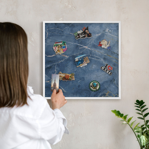 Tablero magnético metálico para souvenirs en color blanco Elegancia del mármol