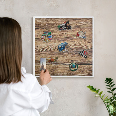 Tablero magnético de pared para imanes con marco blanco Textura de madera