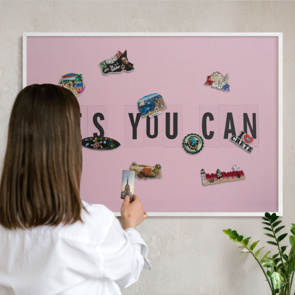Tablero magnético metálico para souvenirs en color blanco Motivación cada día