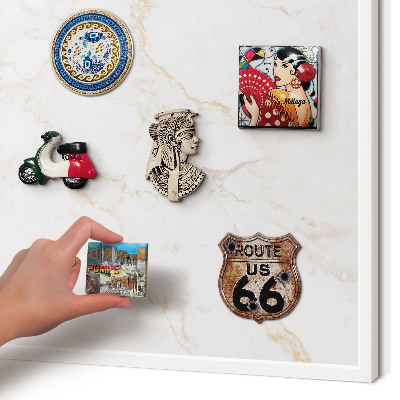 Tablero magnético metálico para souvenirs en color blanco Elegancia del mármol