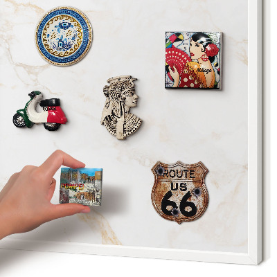 Tablero magnético metálico para souvenirs en color blanco Elegancia del mármol