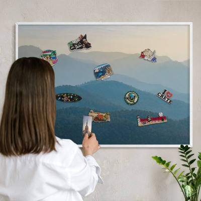 Tablero magnético metálico para souvenirs en color blanco Vistas a la montaña
