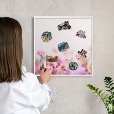 Tablero magnético de pared para imanes con marco blanco Flores en tonos pastel