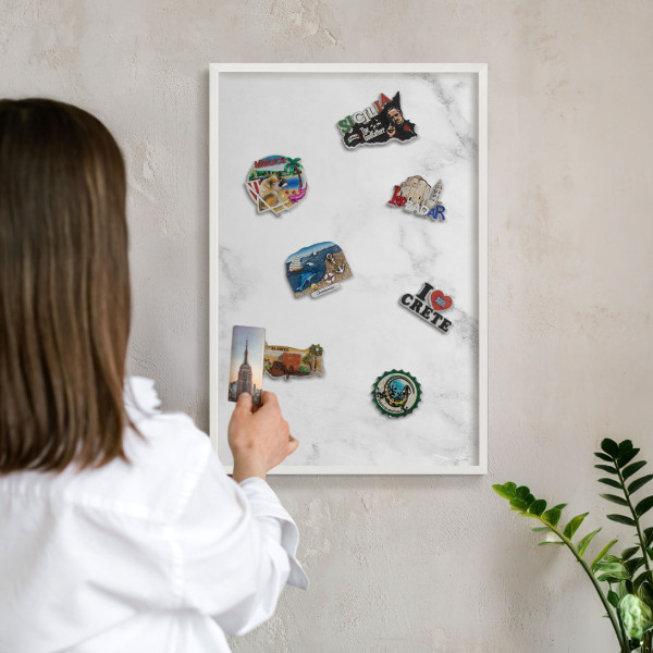 Tablero magnético de pared para imanes con marco blanco Mármol elegante