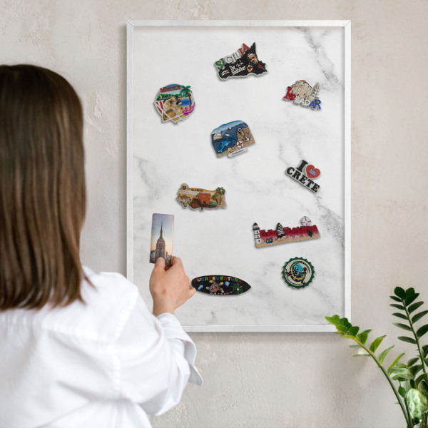 Tablero magnético de pared para imanes con marco blanco Mármol elegante