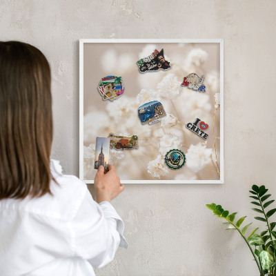 Tablero magnético de pared para imanes con marco blanco Flores beige