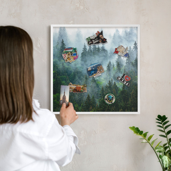 Tablero magnético metálico para souvenirs en color blanco Bosque misterioso
