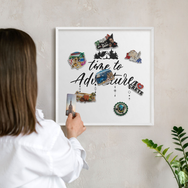 Tablero magnético metálico para souvenirs en color blanco La aventura te espera