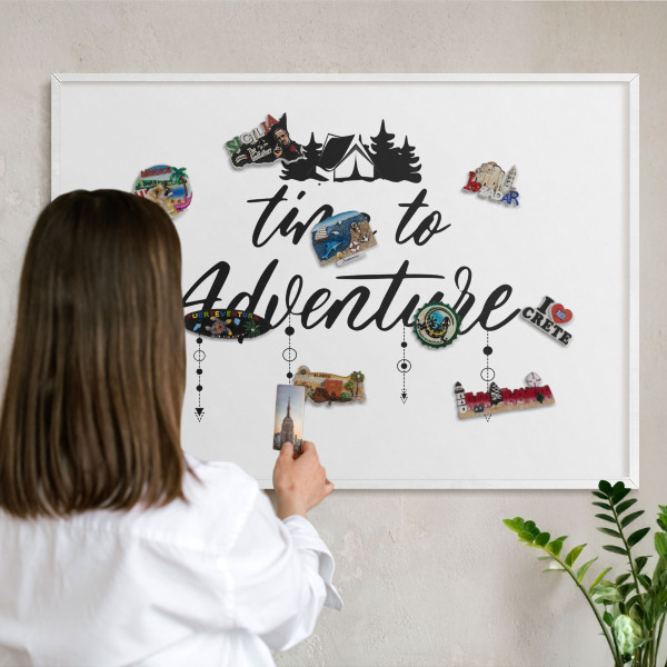 Tablero magnético metálico para souvenirs en color blanco La aventura te espera