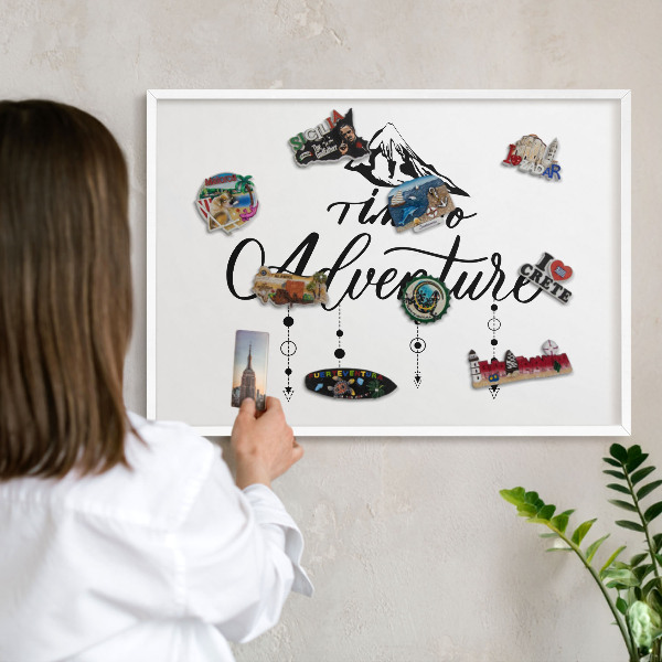 Tablero magnético metálico para souvenirs en color blanco Aventura en la montaña