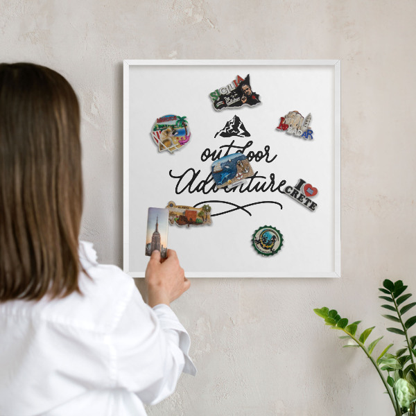 Tablero magnético metálico para souvenirs en color blanco Aventura en la montaña