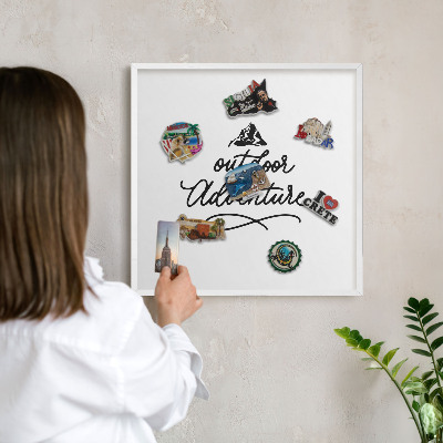 Tablero magnético metálico para souvenirs en color blanco Aventura en la montaña
