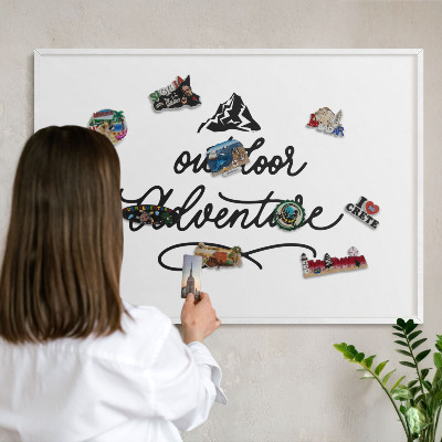 Tablero magnético metálico para souvenirs en color blanco Aventura en la montaña