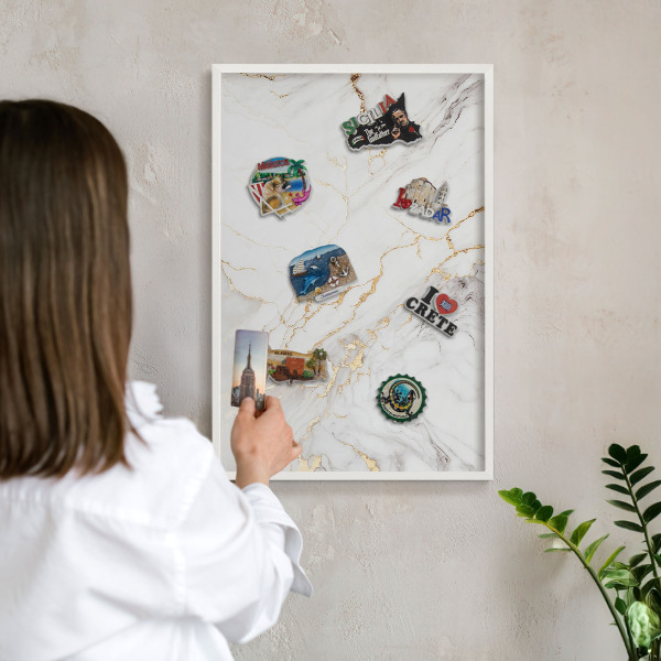 Tablero magnético metálico para souvenirs en color blanco Elegancia del mármol