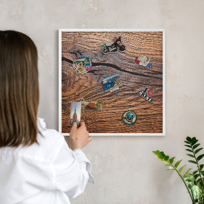 Tablero magnético de pared para imanes con marco blanco Textura de madera