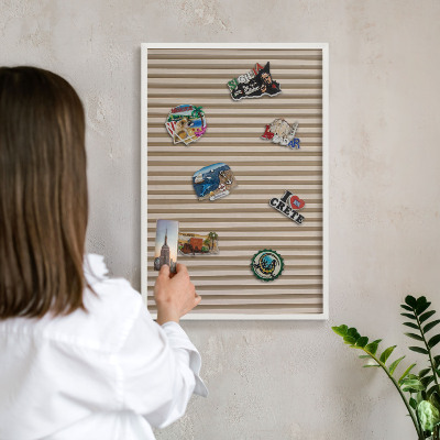 Tablero magnético de pared para imanes con marco blanco Listones de madera