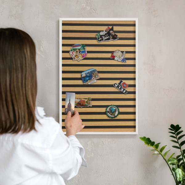 Tablero magnético metálico para souvenirs en color blanco Ritmos de madera